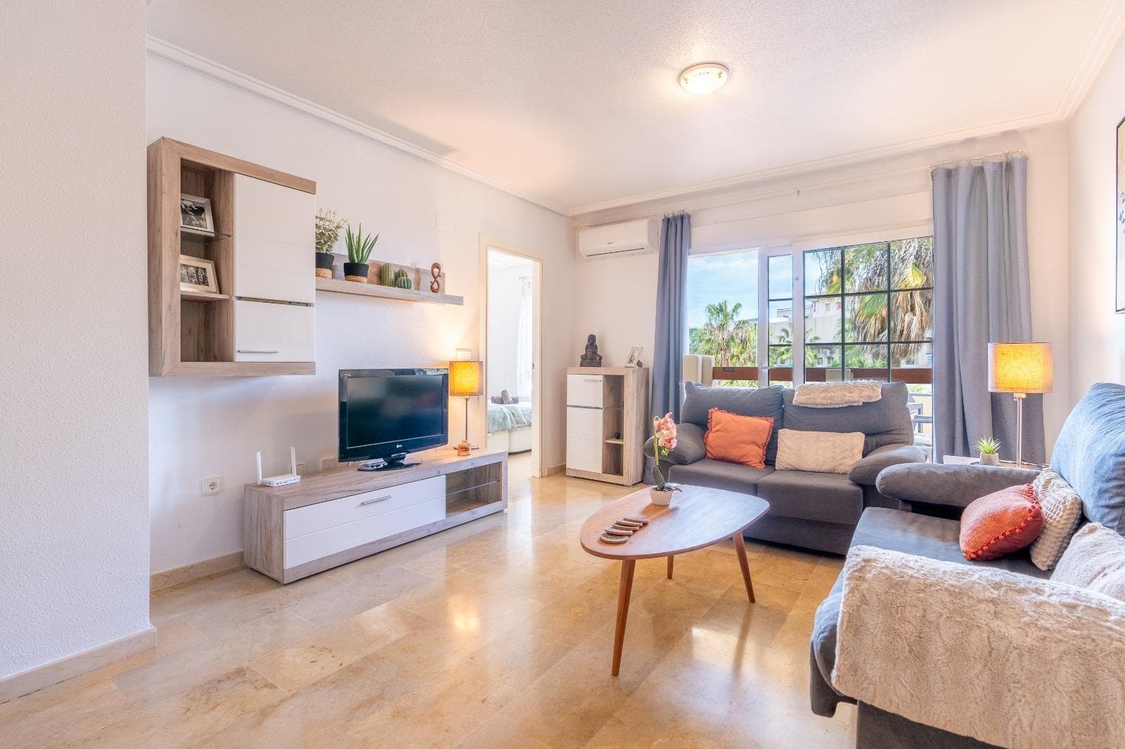 Bonito apartamento con piscina comunitaria a la venta en Playa Flamenca