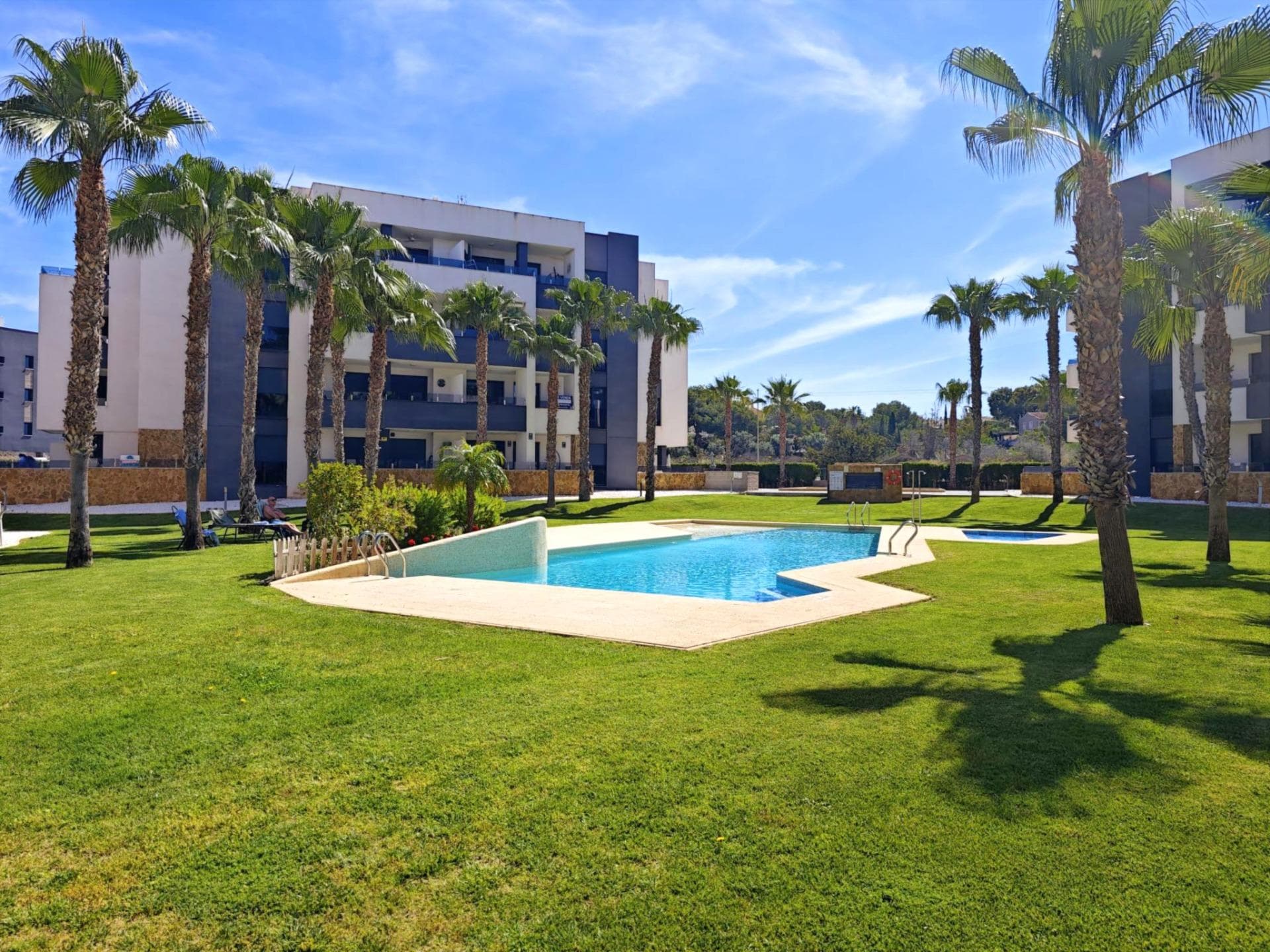 Luminoso Apartamento Orientado al Sur en Los Altos, Orihuela Costa