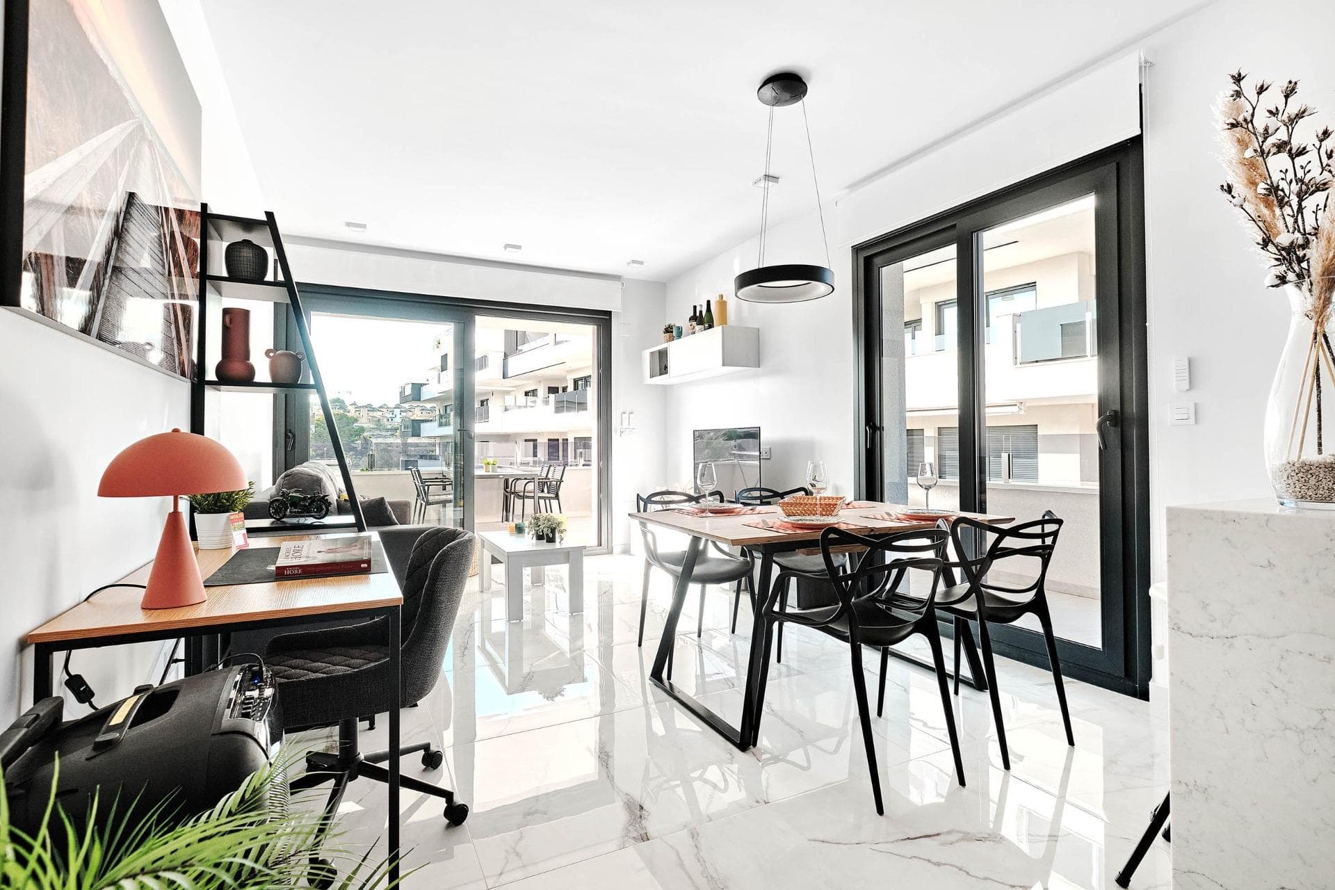 Exclusivo apartamento en esquina en AMANECER IX con amplia terraza y vistas a piscina