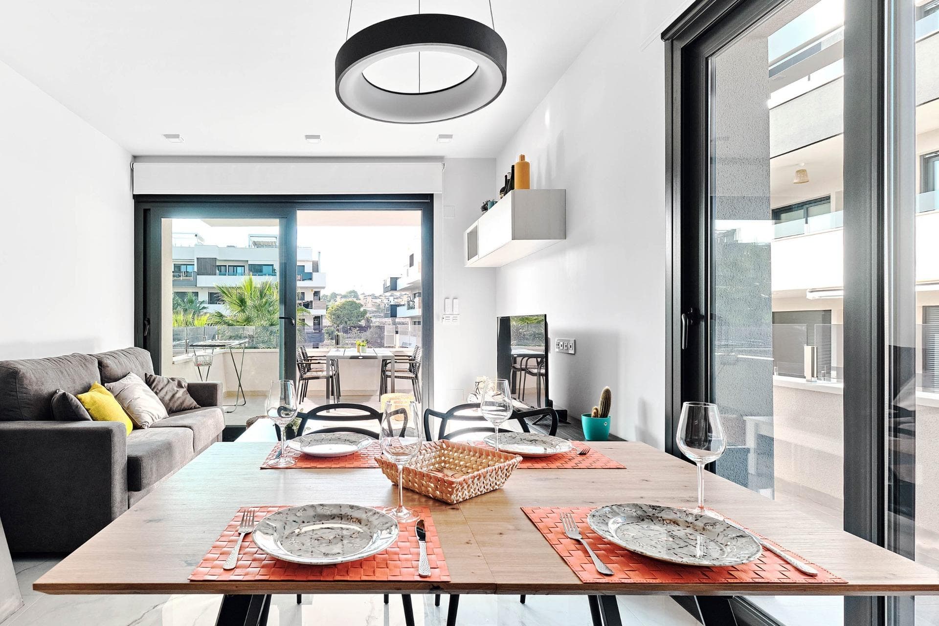 Exclusivo apartamento en esquina en AMANECER IX con amplia terraza y vistas a piscina