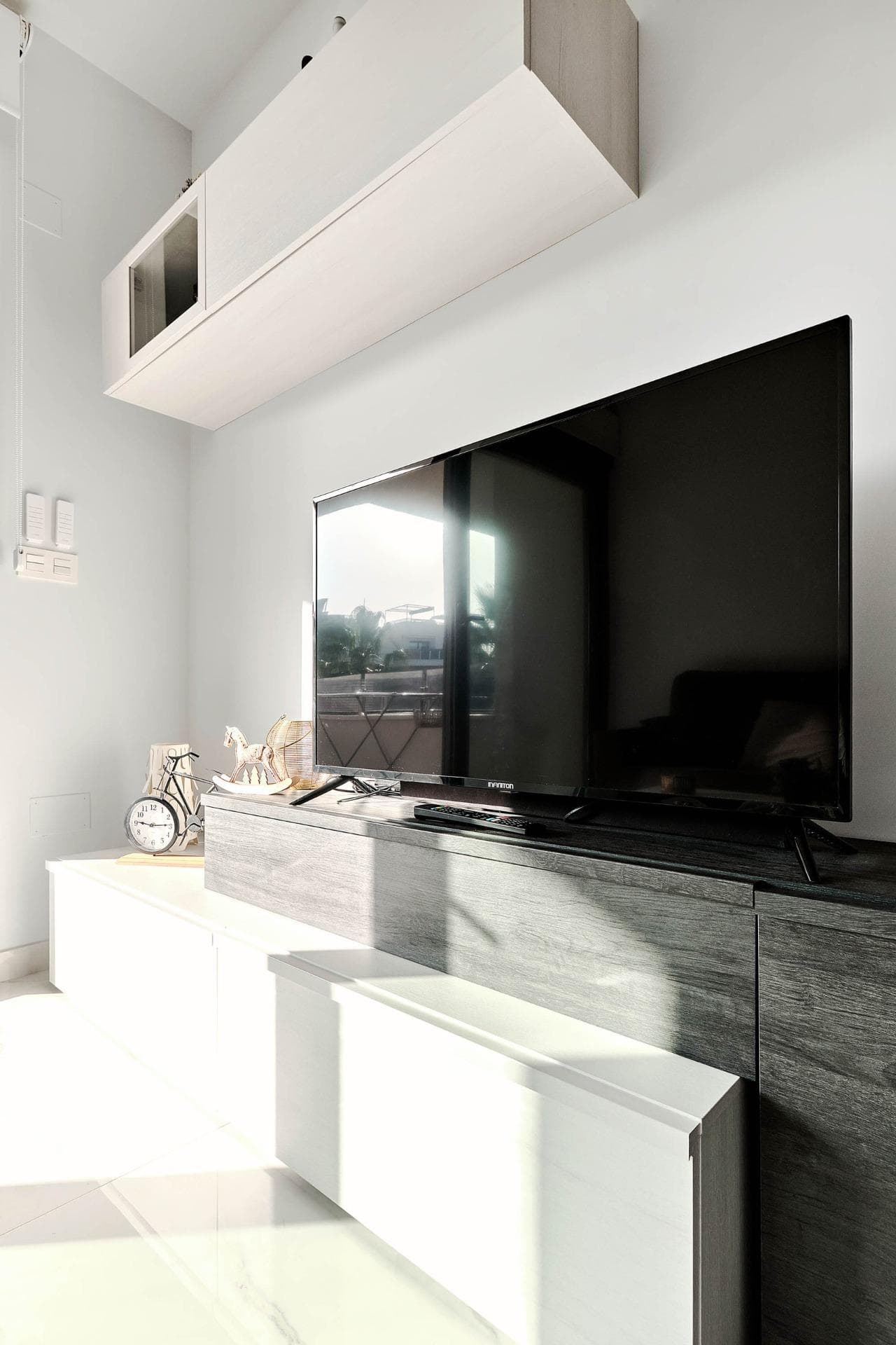 Exclusivo apartamento en esquina en AMANECER IX con amplia terraza y vistas a piscina