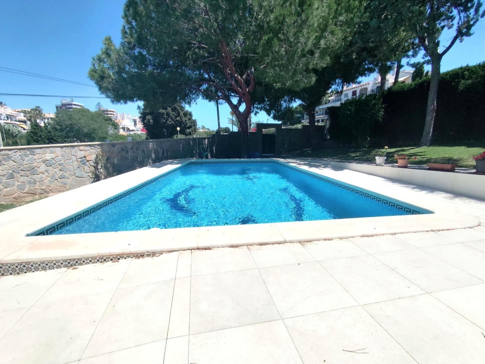 Exclusiva Villa Mediterránea con piscina privada , gran parcela y cerca del mar en Cabo Roig