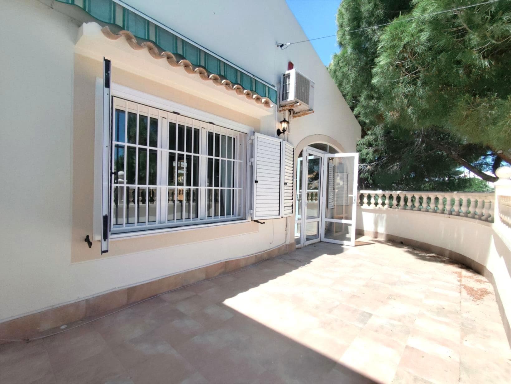 Exclusiva Villa Mediterránea con piscina privada , gran parcela y cerca del mar en Cabo Roig