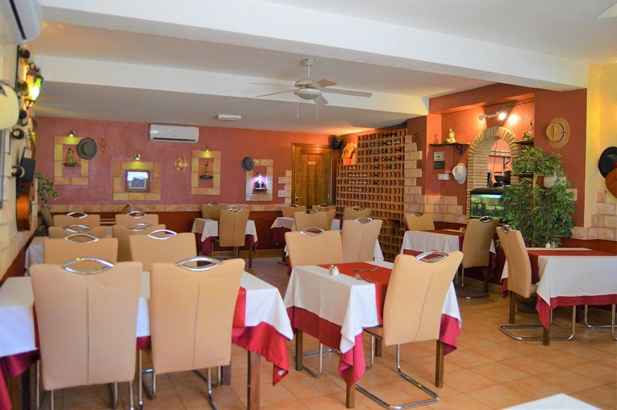 Local en venta a solo 200 metros del mar en La Veleta Torrevieja