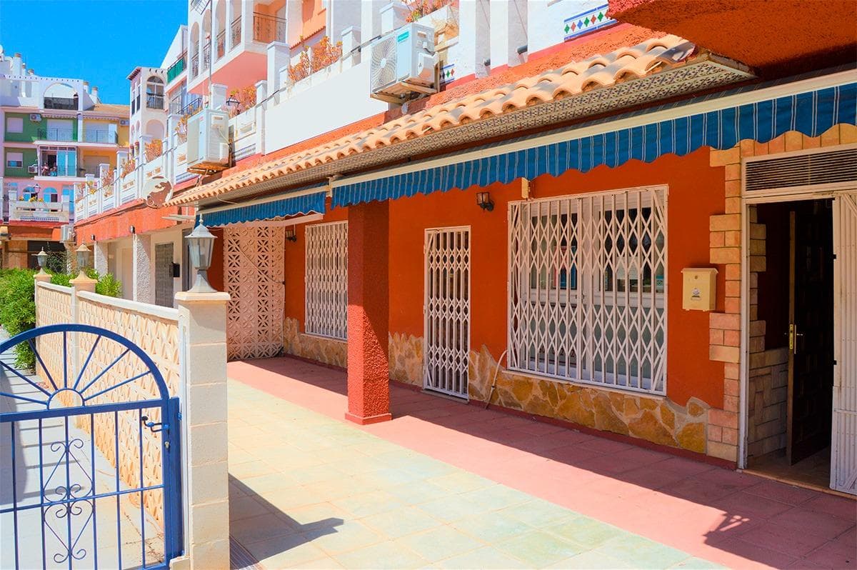 Local en venta a solo 200 metros del mar en La Veleta Torrevieja