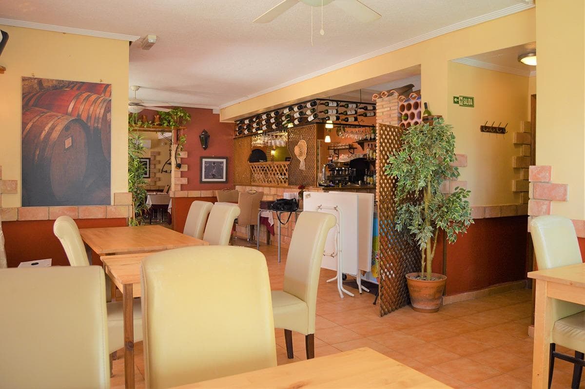 Local en venta a solo 200 metros del mar en La Veleta Torrevieja