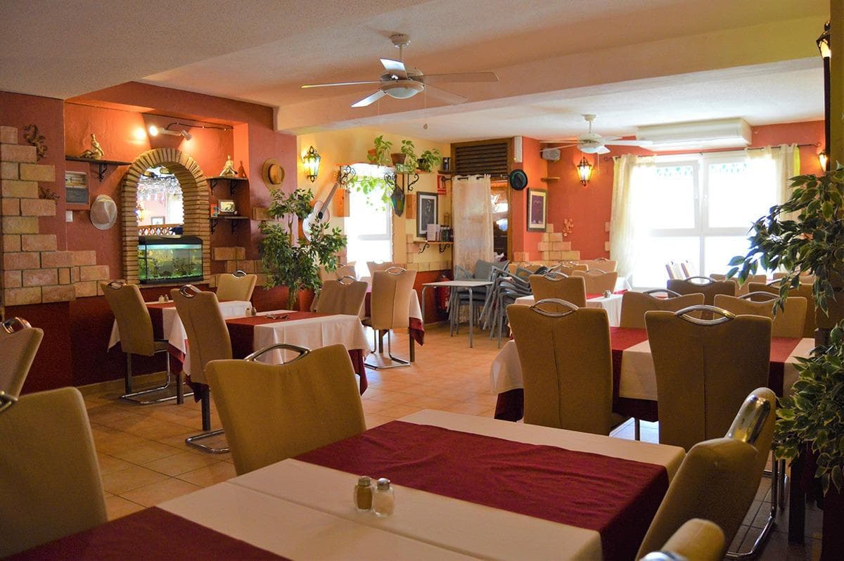 Local en venta a solo 200 metros del mar en La Veleta Torrevieja