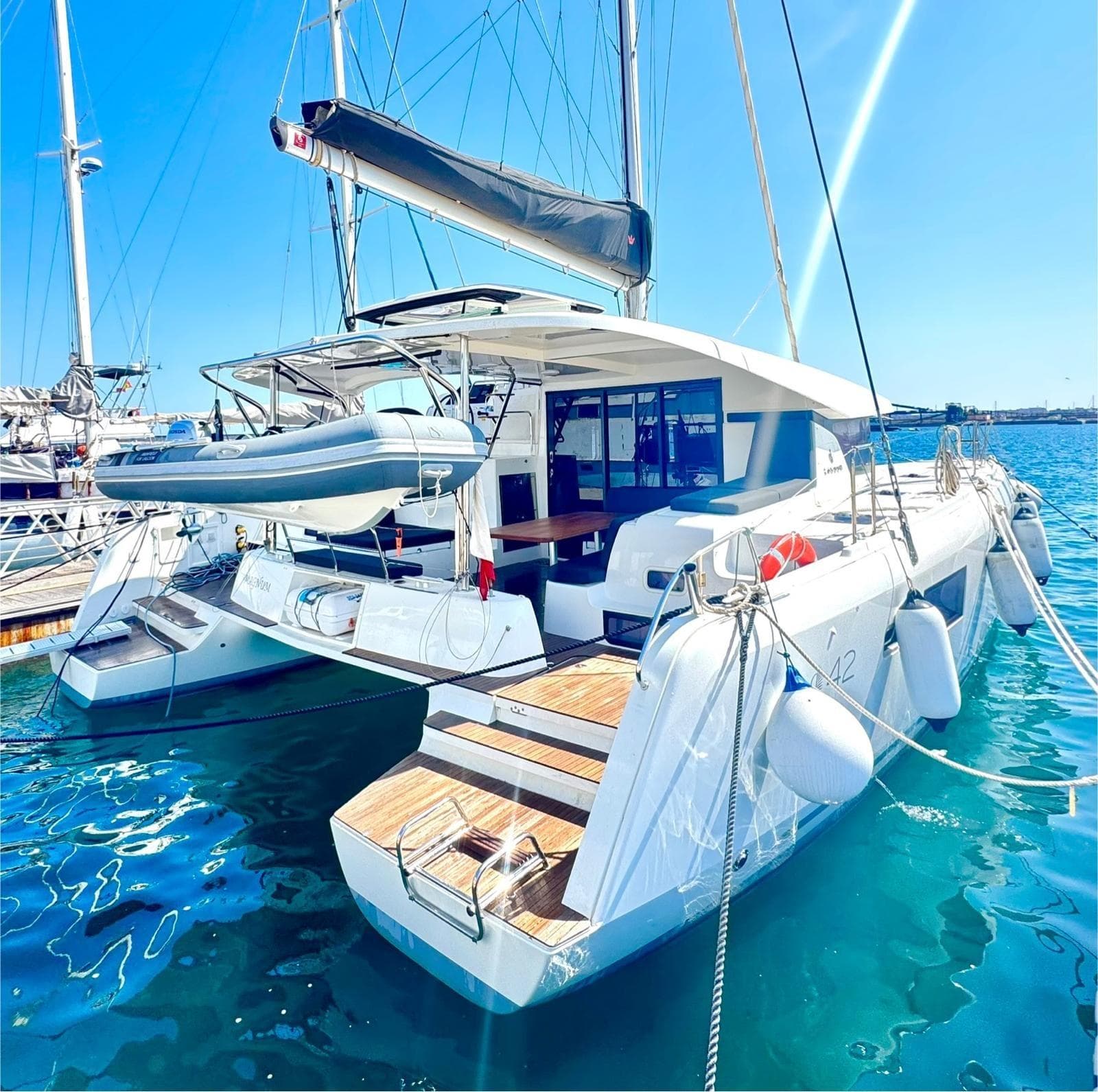 [Oportunidad Exclusiva] Catamarán Lagoon 42 (2024) – Una "Villa sobre el Mar" Lista para Navegar en Torrevieja