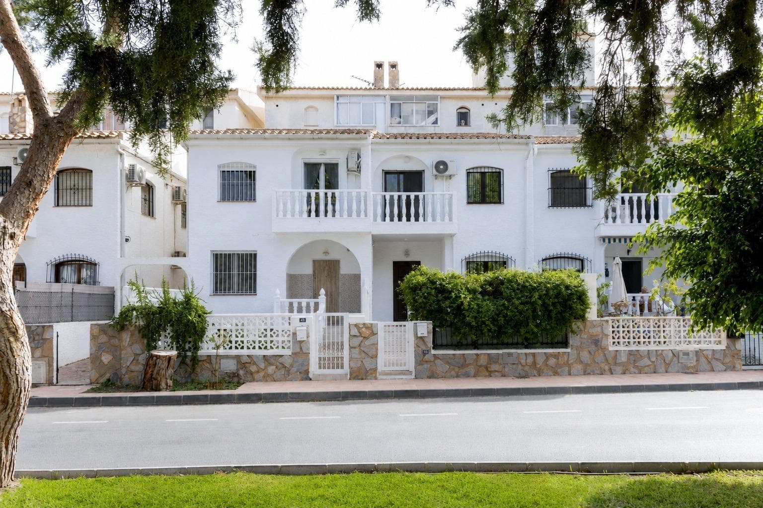 Casa adosada con jardín, trastero y garaje a pasos de Playa de La Zenia