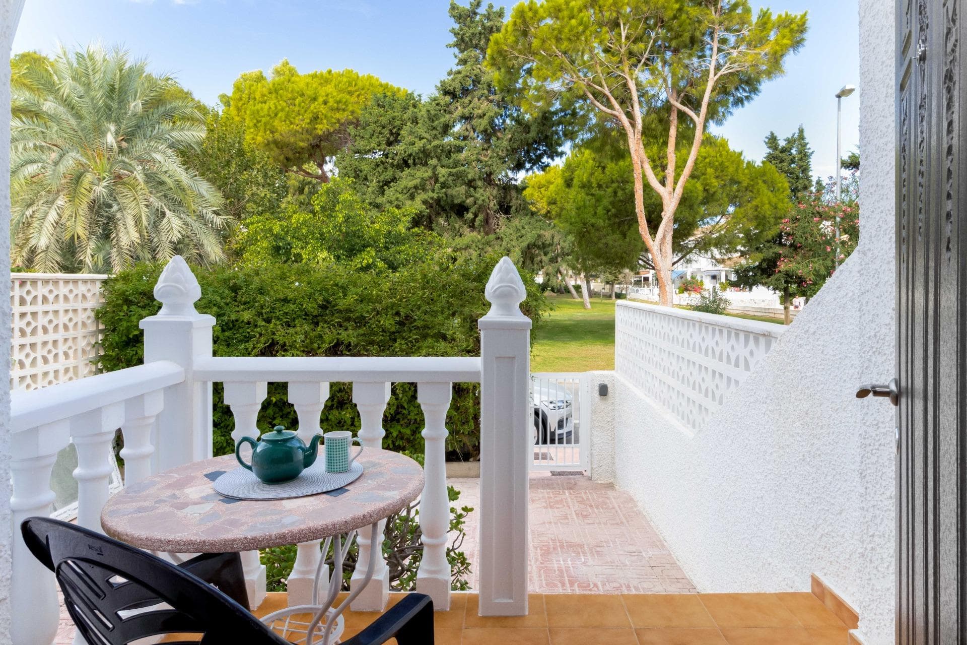 Casa adosada con jardín, trastero y garaje a pasos de Playa de La Zenia