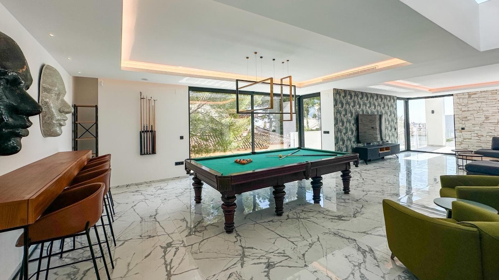 Villa de Lujo Exclusiva con Vistas Panorámicas al Golf y al Mar Mediterráneo en Villamartín