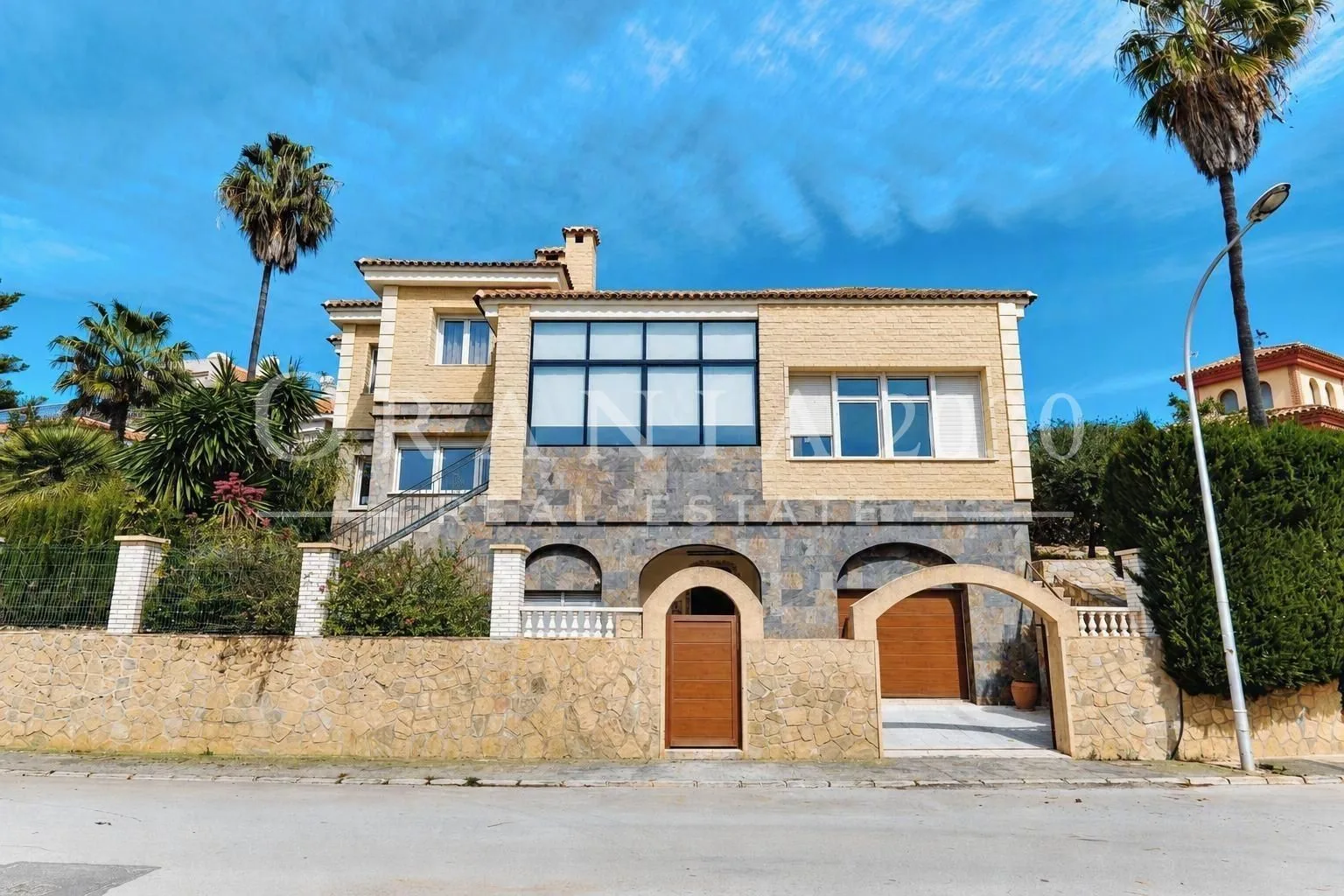 Elegancia, privacidad y diseño en una espectacular villa en Campoamor