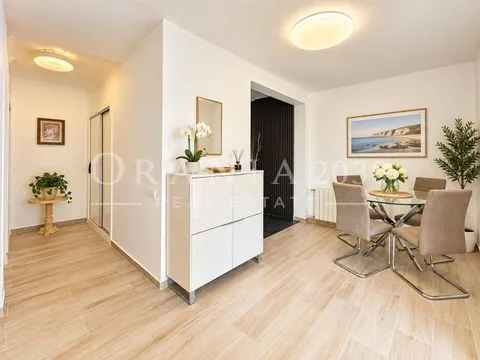 Elegancia, privacidad y diseño en una espectacular villa en Campoamor