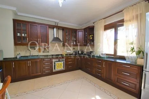 Villa contemporánea de lujo con piscina privada y oasis de bienestar