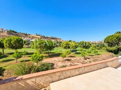 Villa de lujo totalmente reformada en primera línea de La Marquesa Golf – Ciudad Quesada