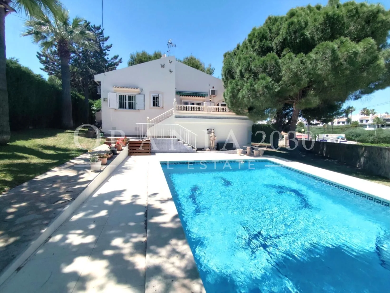 Exclusiva Villa Mediterránea con piscina privada , gran parcela y cerca del mar en Cabo Roig