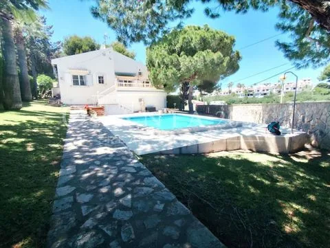 Exclusiva Villa Mediterránea con piscina privada , gran parcela y cerca del mar en Cabo Roig