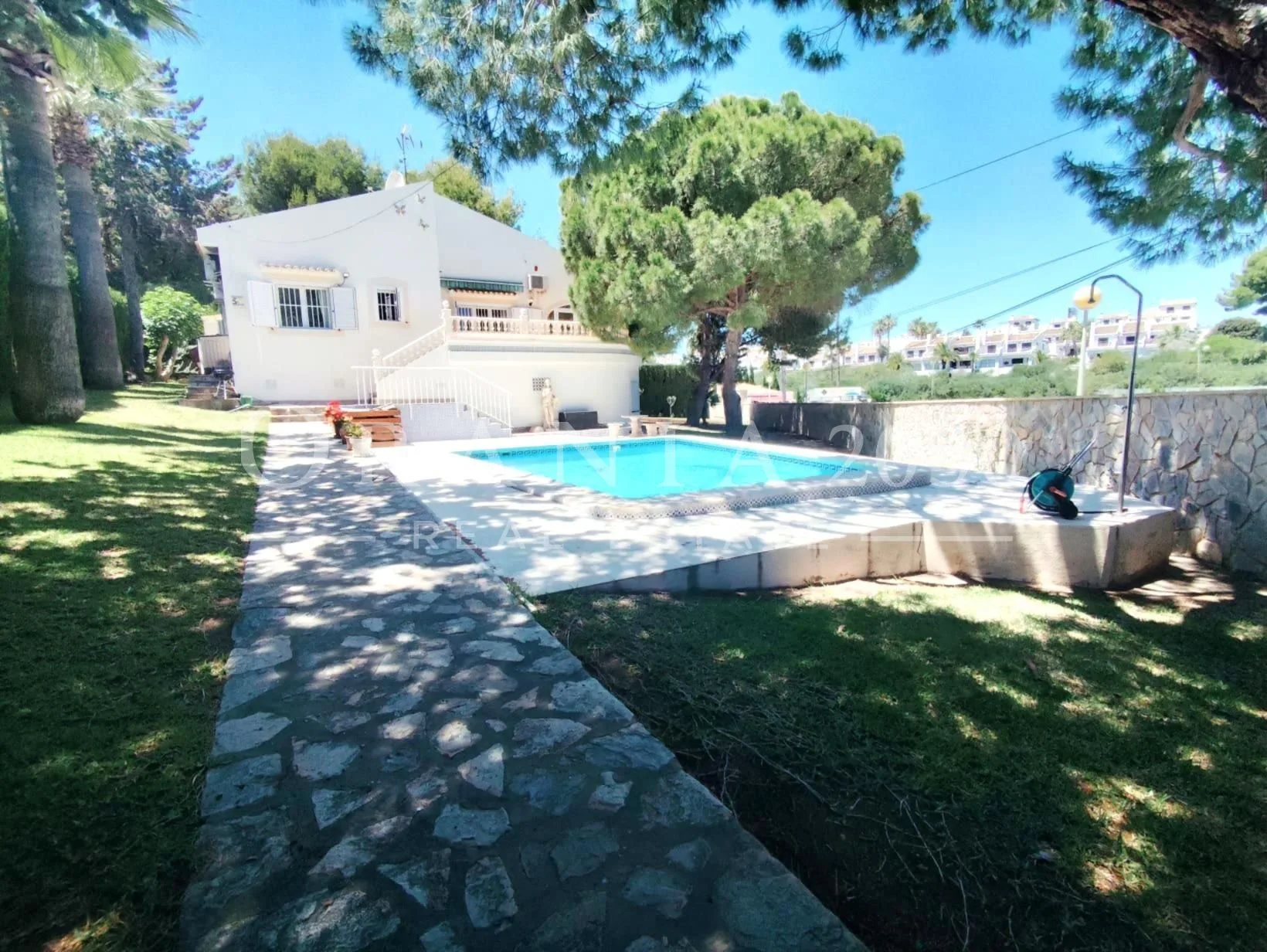 Exclusiva Villa Mediterránea con piscina privada , gran parcela y cerca del mar en Cabo Roig