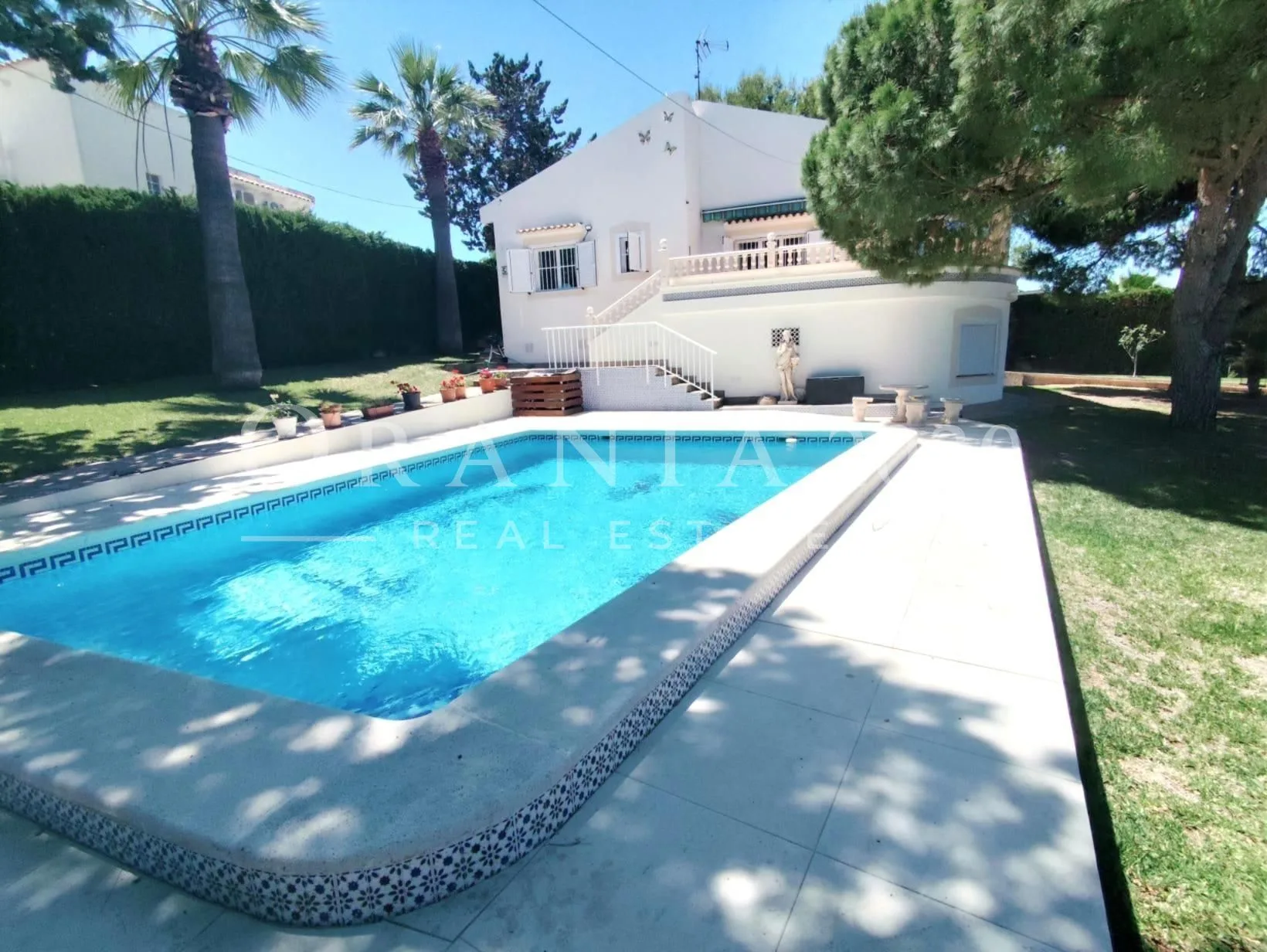Exclusiva Villa Mediterránea con piscina privada , gran parcela y cerca del mar en Cabo Roig