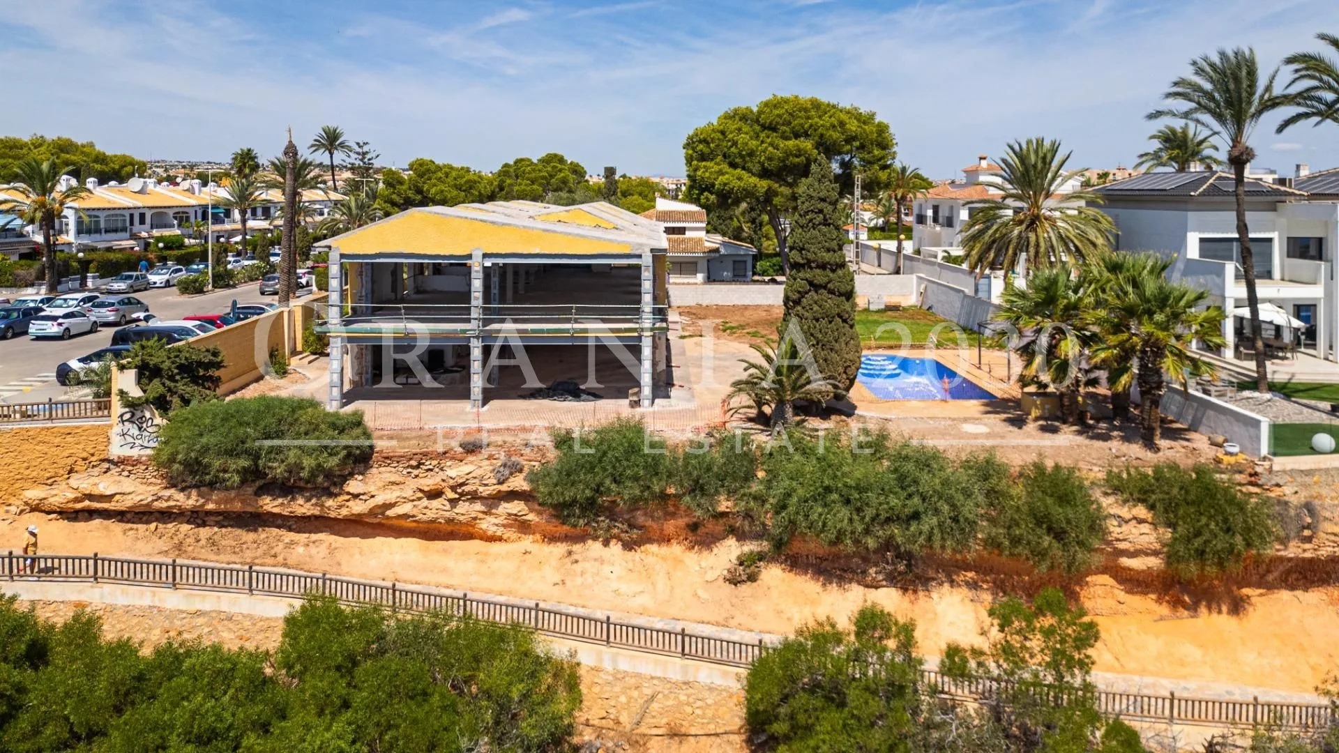 Proyecto de Villa de Lujo en Primera Línea del Mar con Estructura Ejecutada
