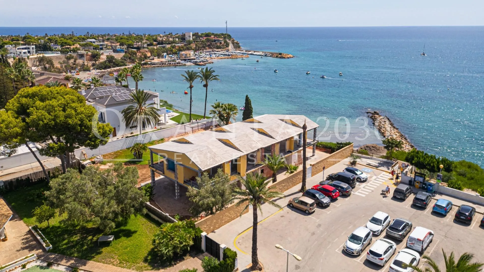 Proyecto de Villa de Lujo en Primera Línea del Mar con Estructura Ejecutada