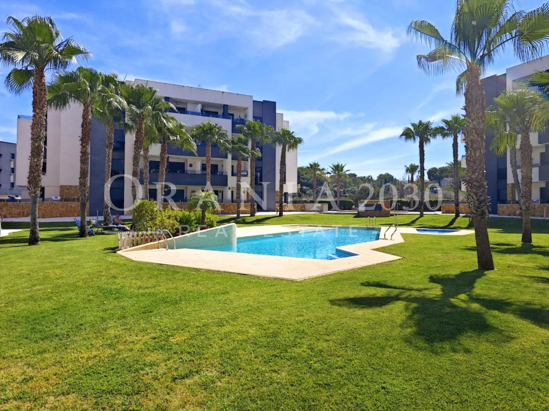Luminoso Apartamento Orientado al Sur en Los Altos, Orihuela Costa