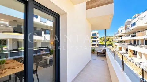 Elegante apartamento en esquina con amplia terraza y vistas a la piscina – Amanecer IX, Orihuela Costa