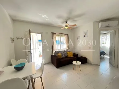 Encantadora Casa de 2 dormitorios con solárium privado en Los Altos – Torrevieja