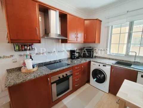 Luminoso Bungalow Planta Alta con Solárium Privado y Piscina en Orihuela Costa