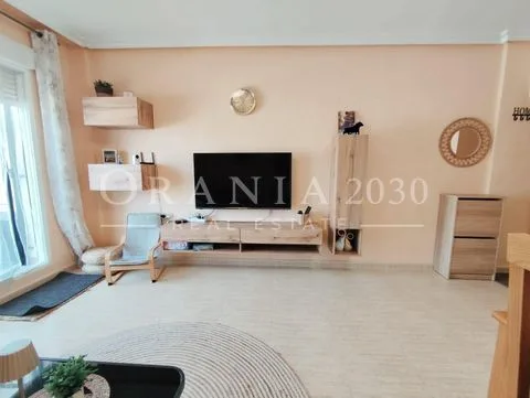 Luminoso Bungalow Planta Alta con Solárium Privado y Piscina en Orihuela Costa