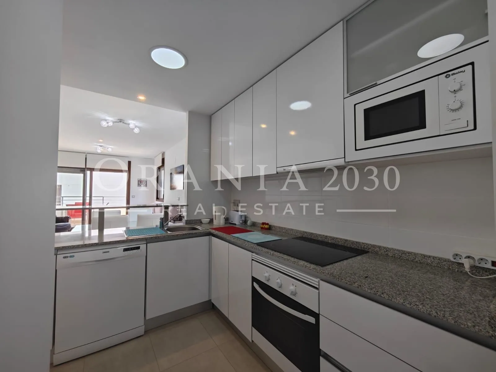 Luminoso apartamento de 2 dormitorios con piscina y spa en Campoamor