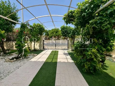 Bungalow en planta baja con amplio jardín privado y piscina comunitaria en Orihuela Costa Lomas de Cabo Roig
