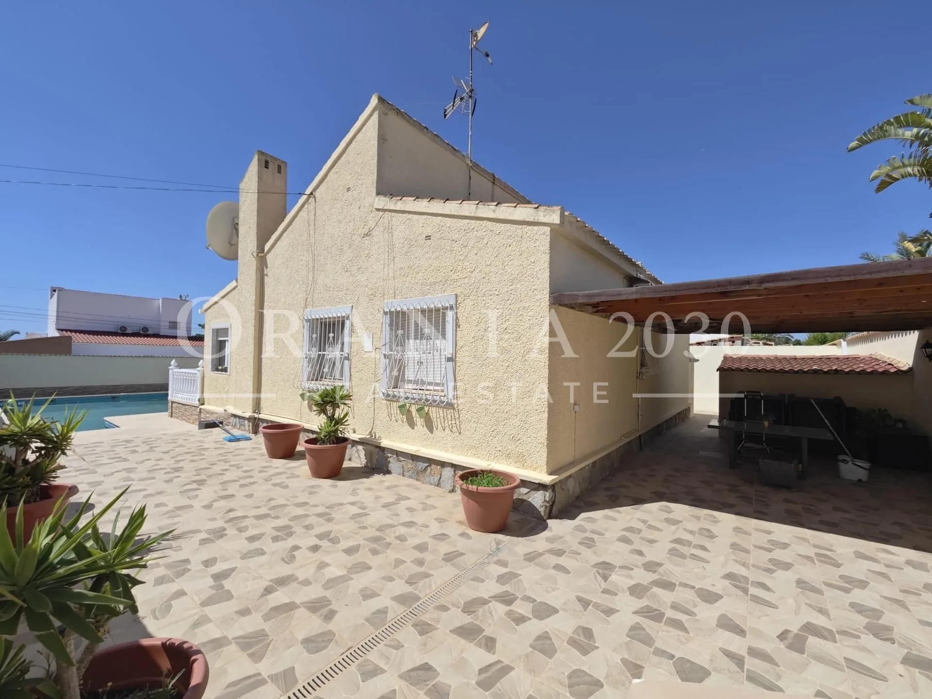 Encantador chalet independiente con piscina privada en La Florida - Las Chismosas, Orihuela Costa