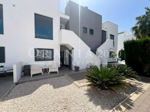 Exclusivo Bungalow de planta baja en Oasis Beach, La Zenia – Tu Oasis Privado en la Costa Blanca
