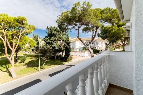 Adosado Totalmente Reformado en La Zenia – Junto al Parque y a Pasos de la Playa