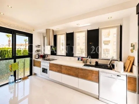 Exclusiva villa de lujo en La Zenia con piscina privada, sauna y solárium