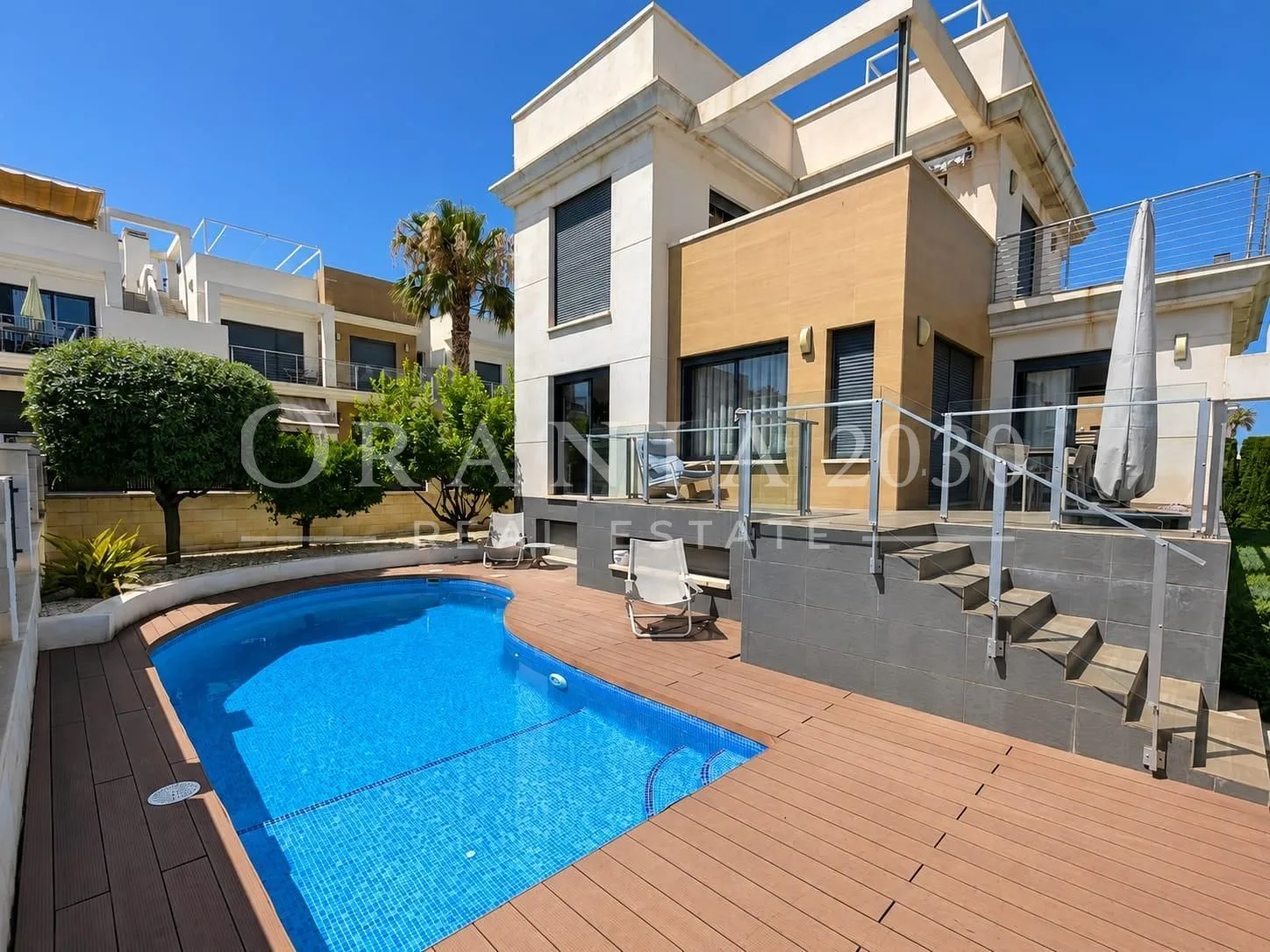 Exclusiva villa de lujo en La Zenia con piscina privada, sauna y solárium