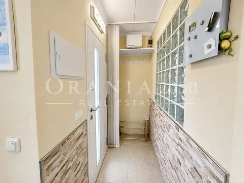 Villa independiente con piscina climatizada y apartamento independiente en Mil Palmeras