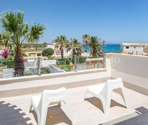 Espectacular villa de lujo renovada en segunda línea de playa con vistas panorámicas al mar en Playa Flamenca, Orihuela Costa
