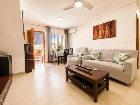 Bungalow en esquina con amplias zonas comunes en Orihuela Costa