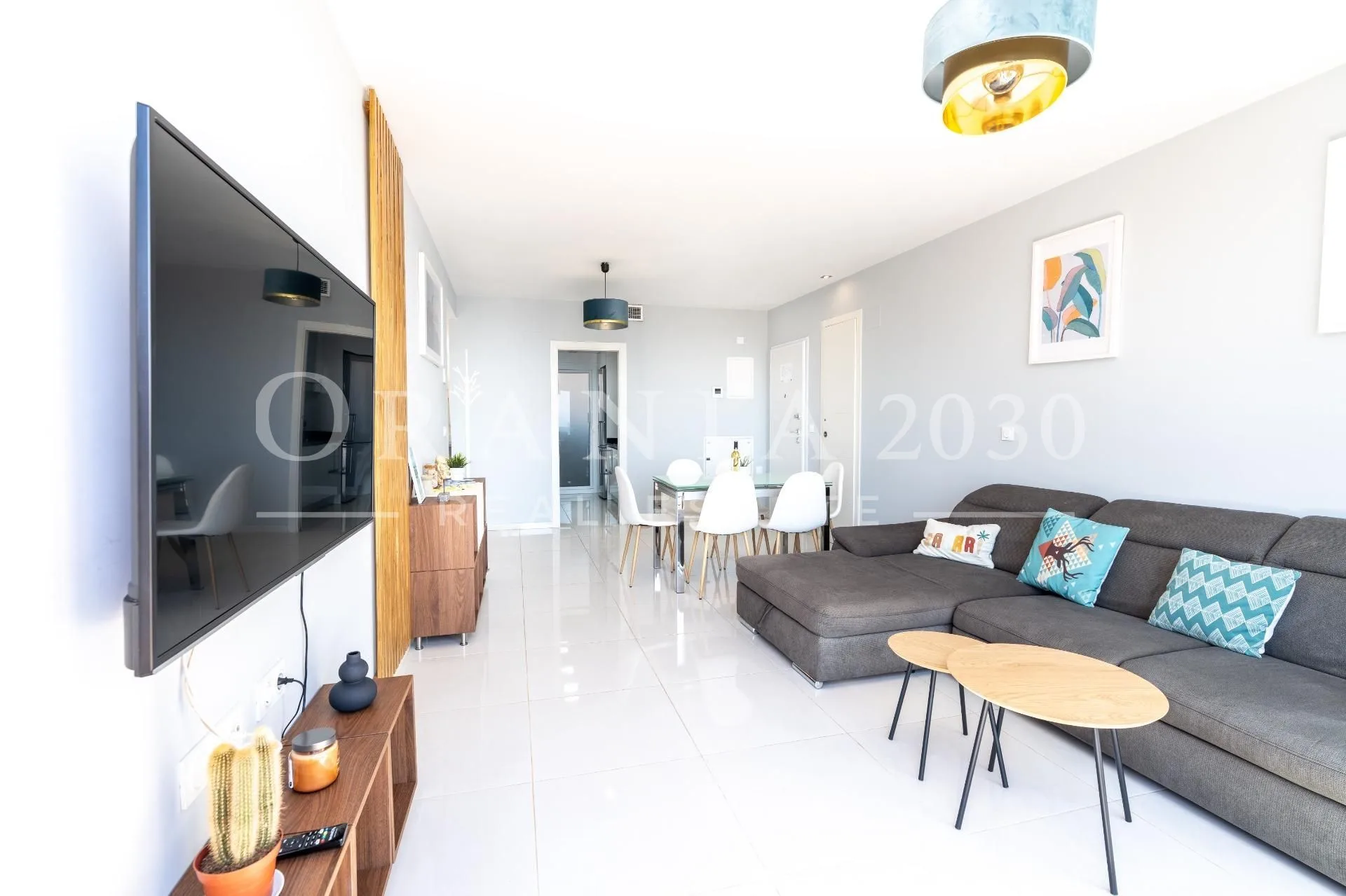 Exclusivo ático en primera línea con solárium de 106 m², jacuzzi y vistas panorámicas al mar