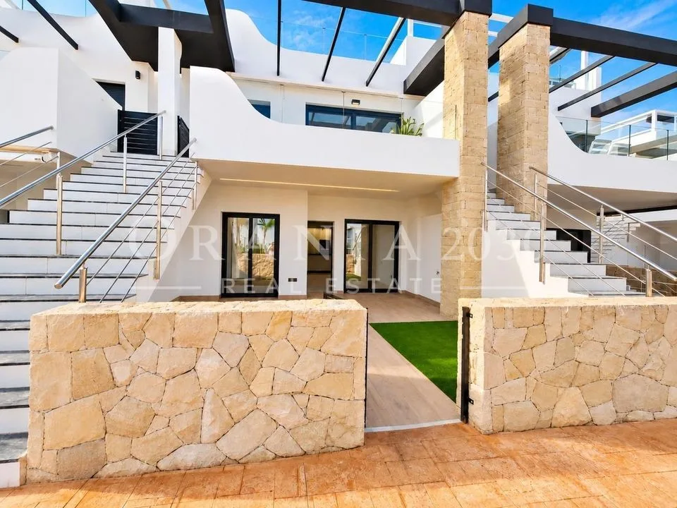 Bungalow en planta baja con 3 dormitorios y amplias terrazas en Innova Beach III – Punta Prima