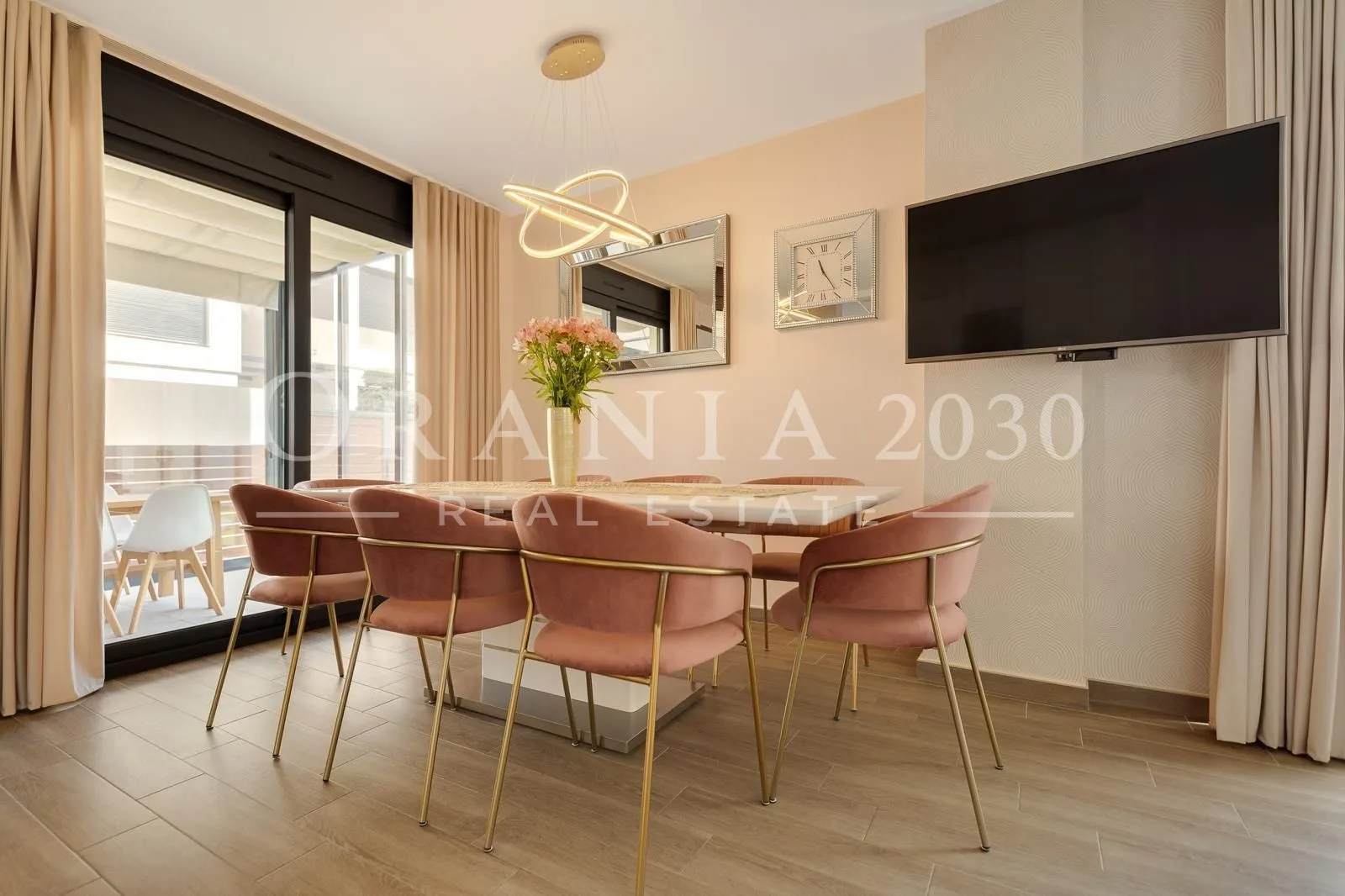 Chalet independiente con piscina privada en Torrevieja