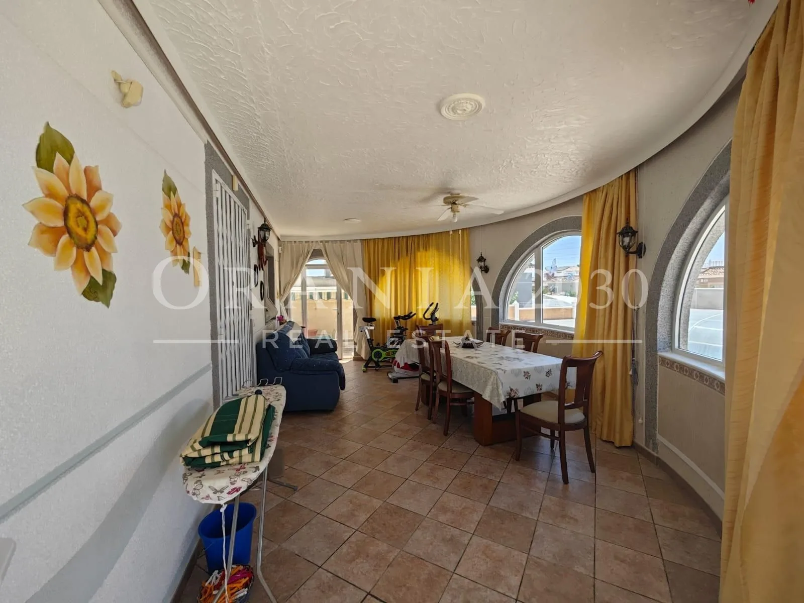 Vivienda independiente con piscina privada en amplia parcela en La Siesta, Torrevieja