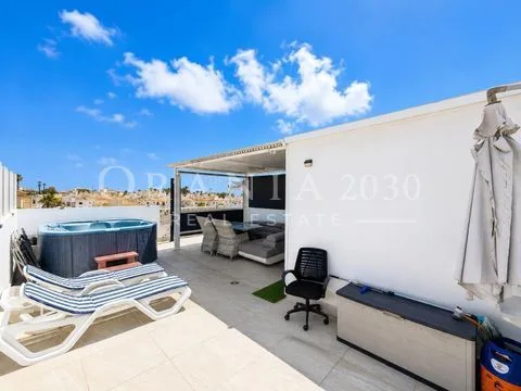 Espectacular Bungalow Reformado con Solárium Privado y Jacuzzi en Aguas Nuevas – Torrevieja