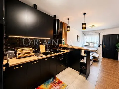 Espectacular Bungalow Reformado con Solárium Privado y Jacuzzi en Aguas Nuevas – Torrevieja