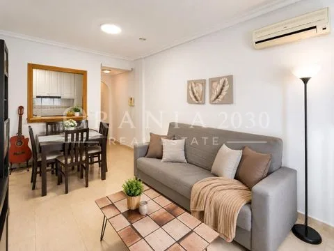 Apartamento con piscina a pocos metros de Playa del Cura – Torrevieja