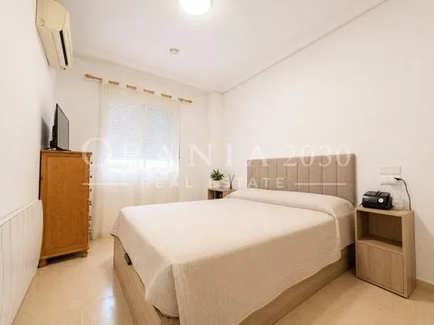 Apartamento con piscina a pocos metros de Playa del Cura – Torrevieja