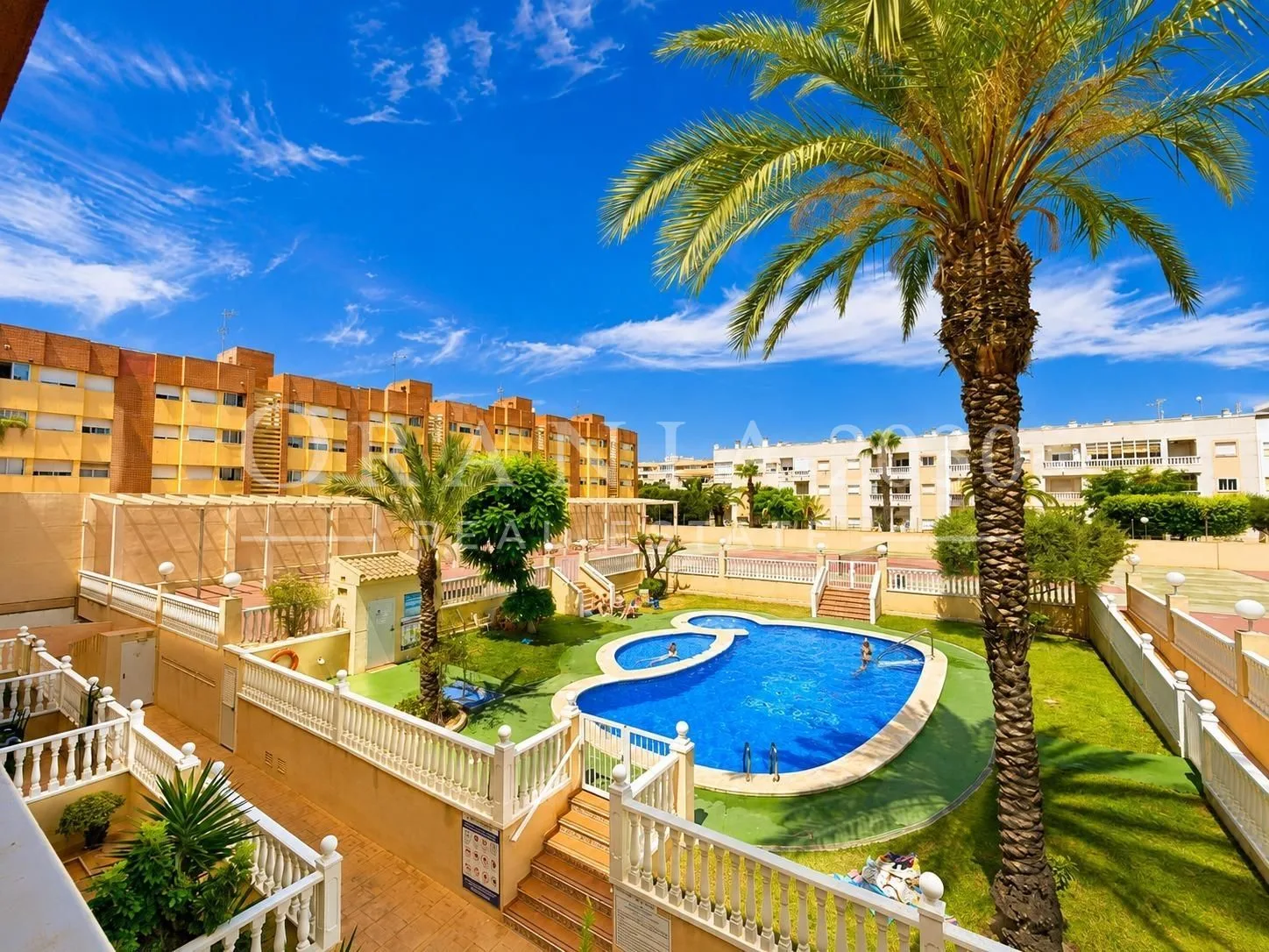 Apartamento con piscina a pocos metros de Playa del Cura – Torrevieja