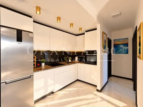 Precioso bungalow en planta alta con terraza privada y balcón con vistas al mar en Torreblanca, Torrevieja